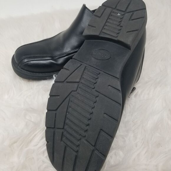 SKECHERS SLIPON LOAFER STYLE. SIZE 9, EURO 42. - Picture 12 of 13